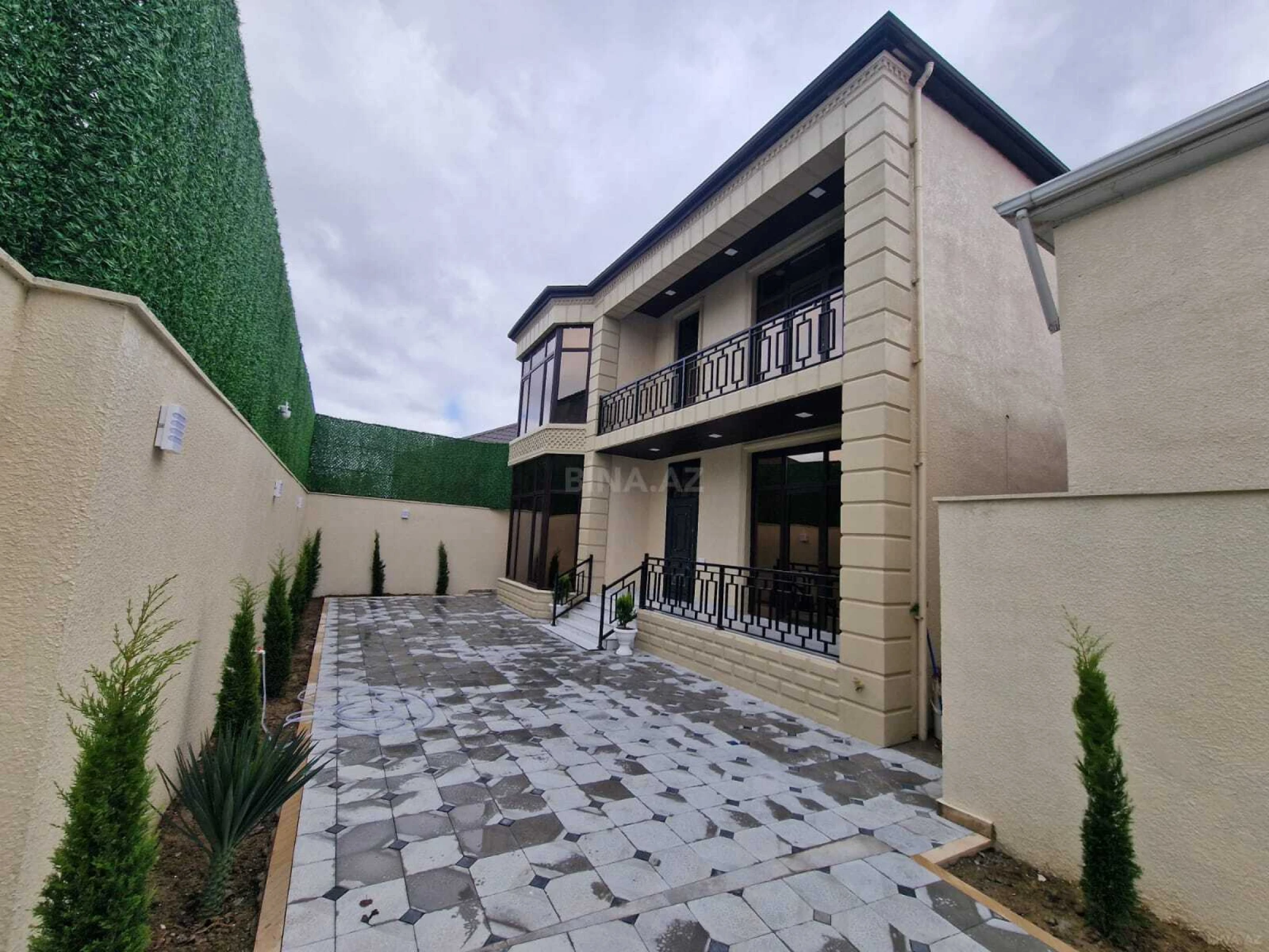 Satılır 5 otaqlı həyət evi 184 m²