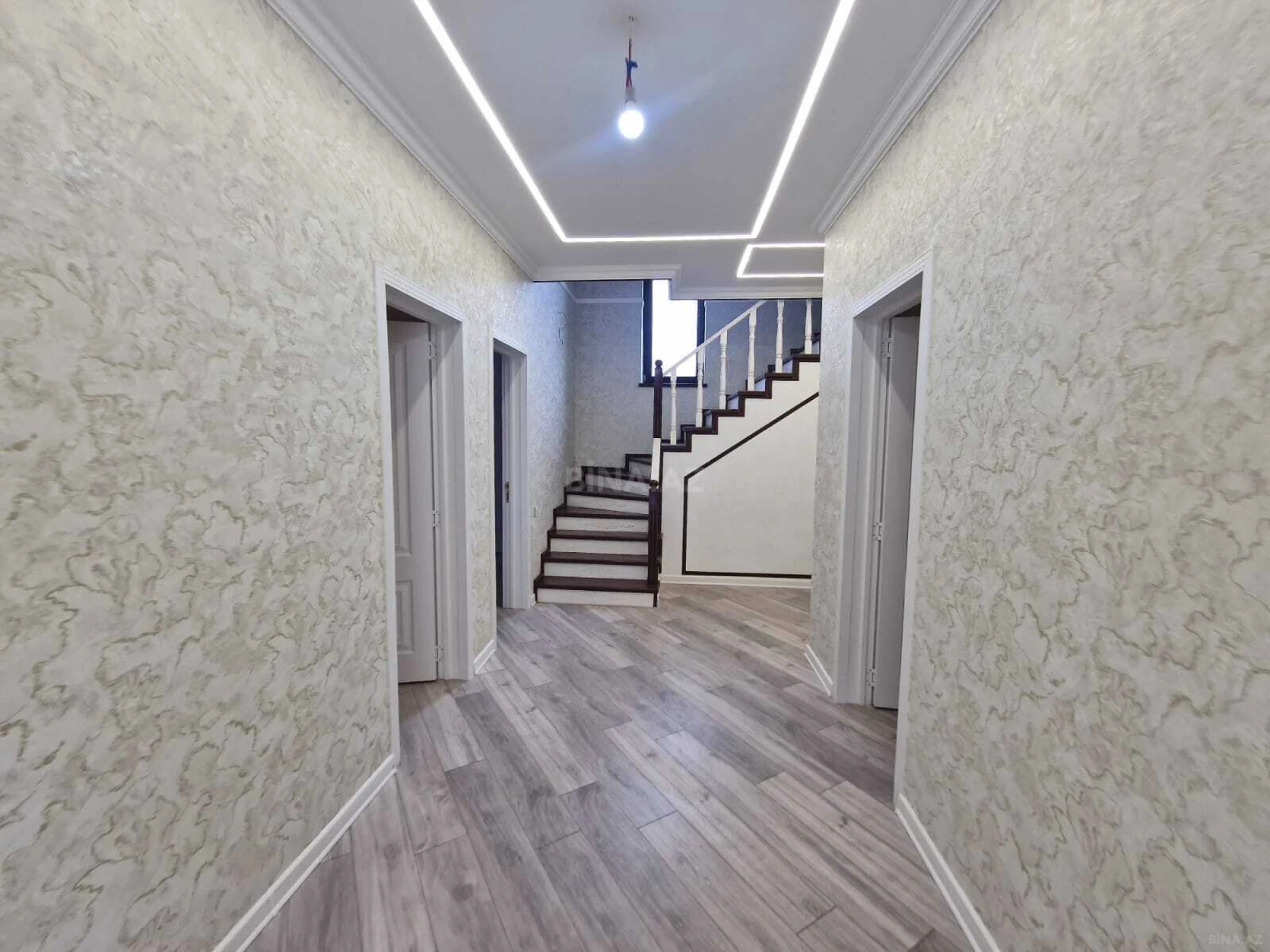 Satılır 5 otaqlı həyət evi 184 m²