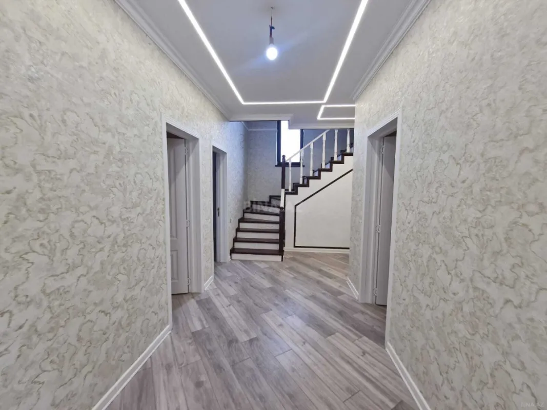 Satılır 5 otaqlı həyət evi 184 m²