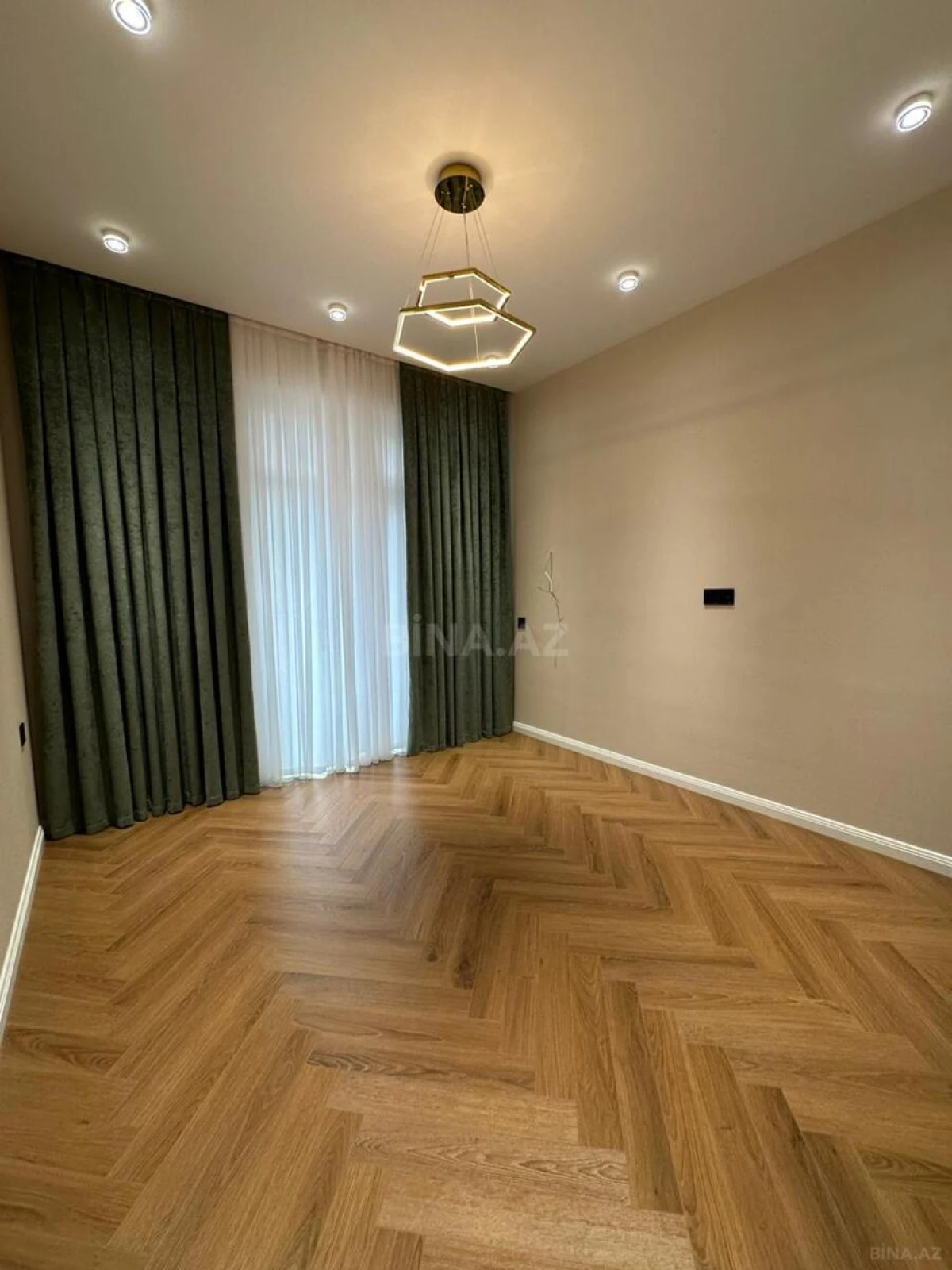 Satılır 3 otaqlı mənzil 110 m²