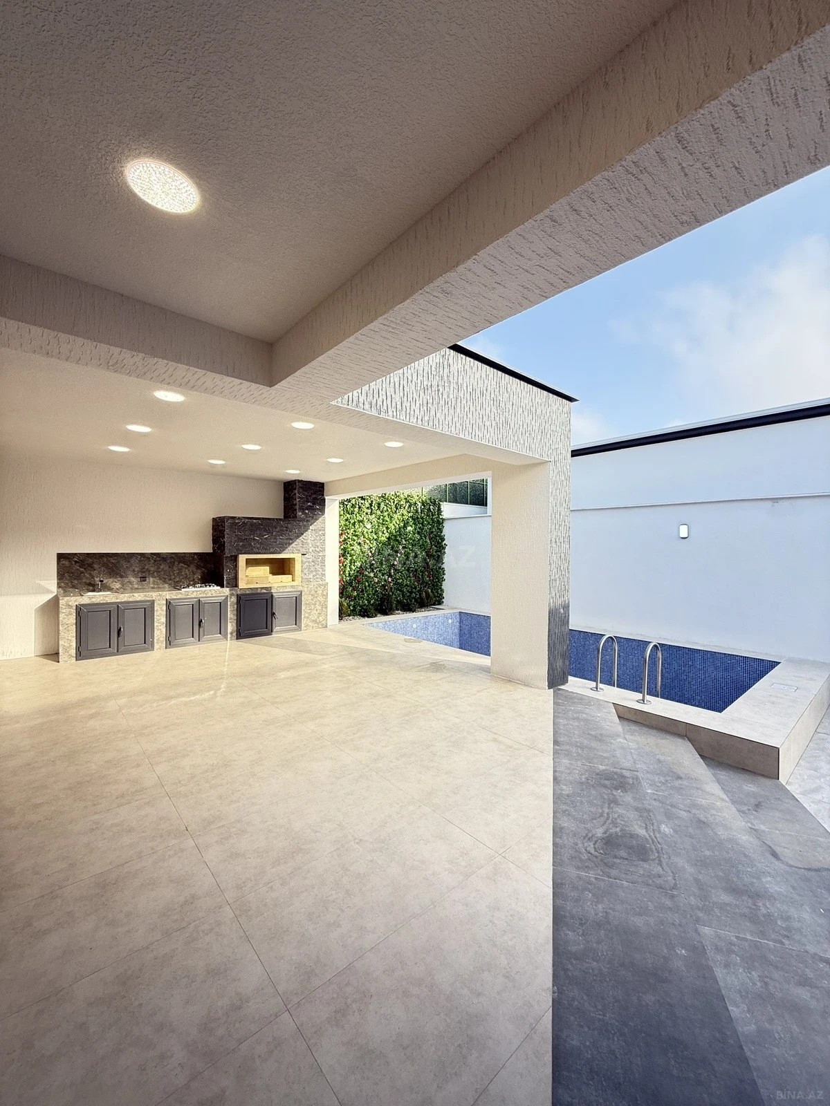 Satılır 4 otaqlı həyət evi 160 m²