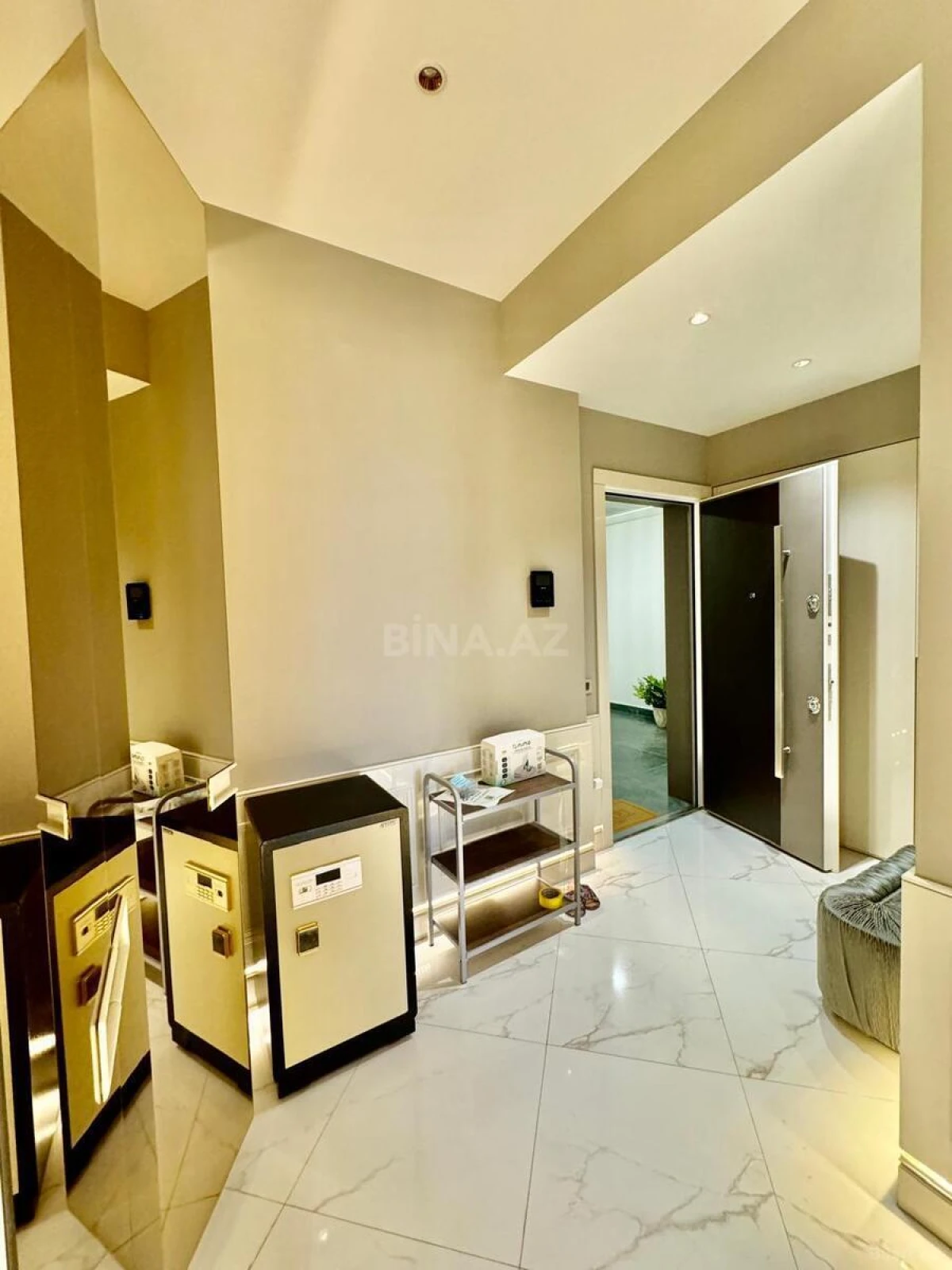 Satılır 3 otaqlı mənzil 120 m²