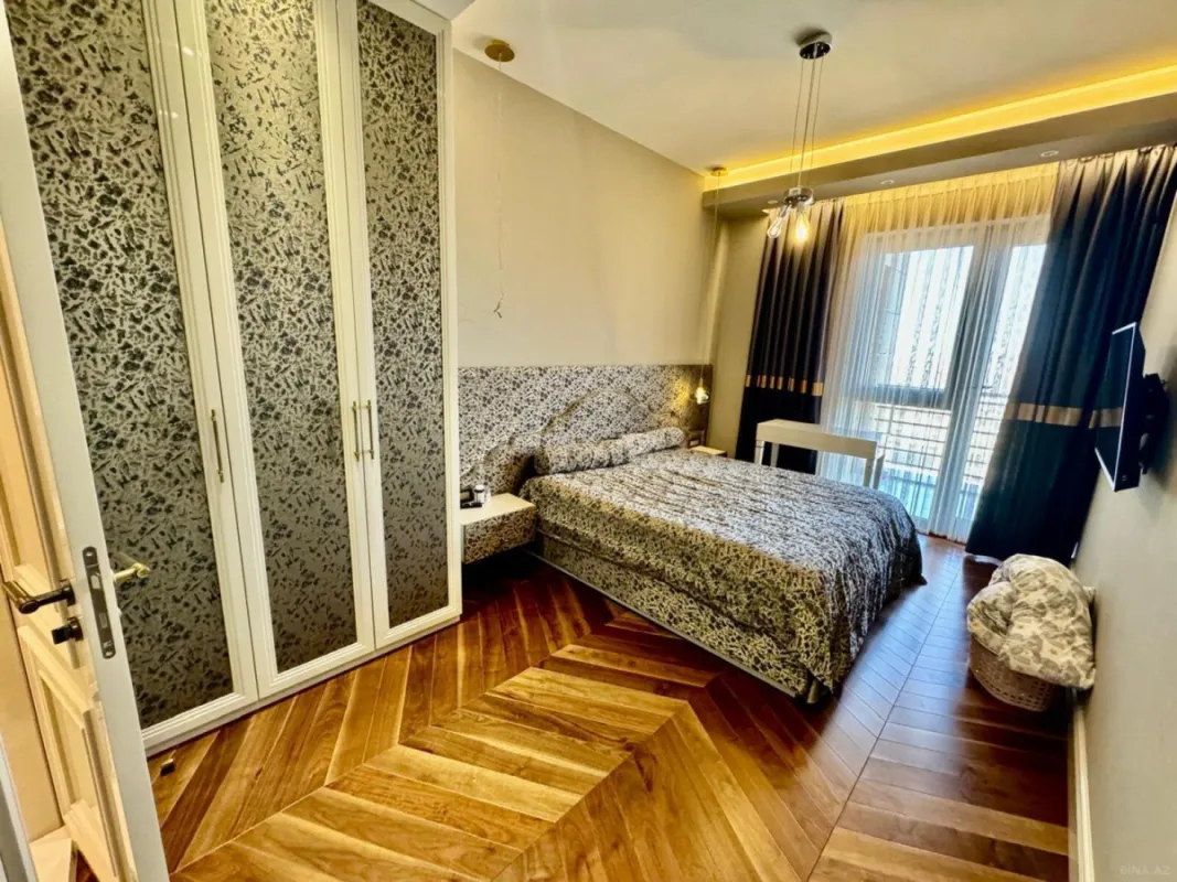 Satılır 3 otaqlı mənzil 120 m²