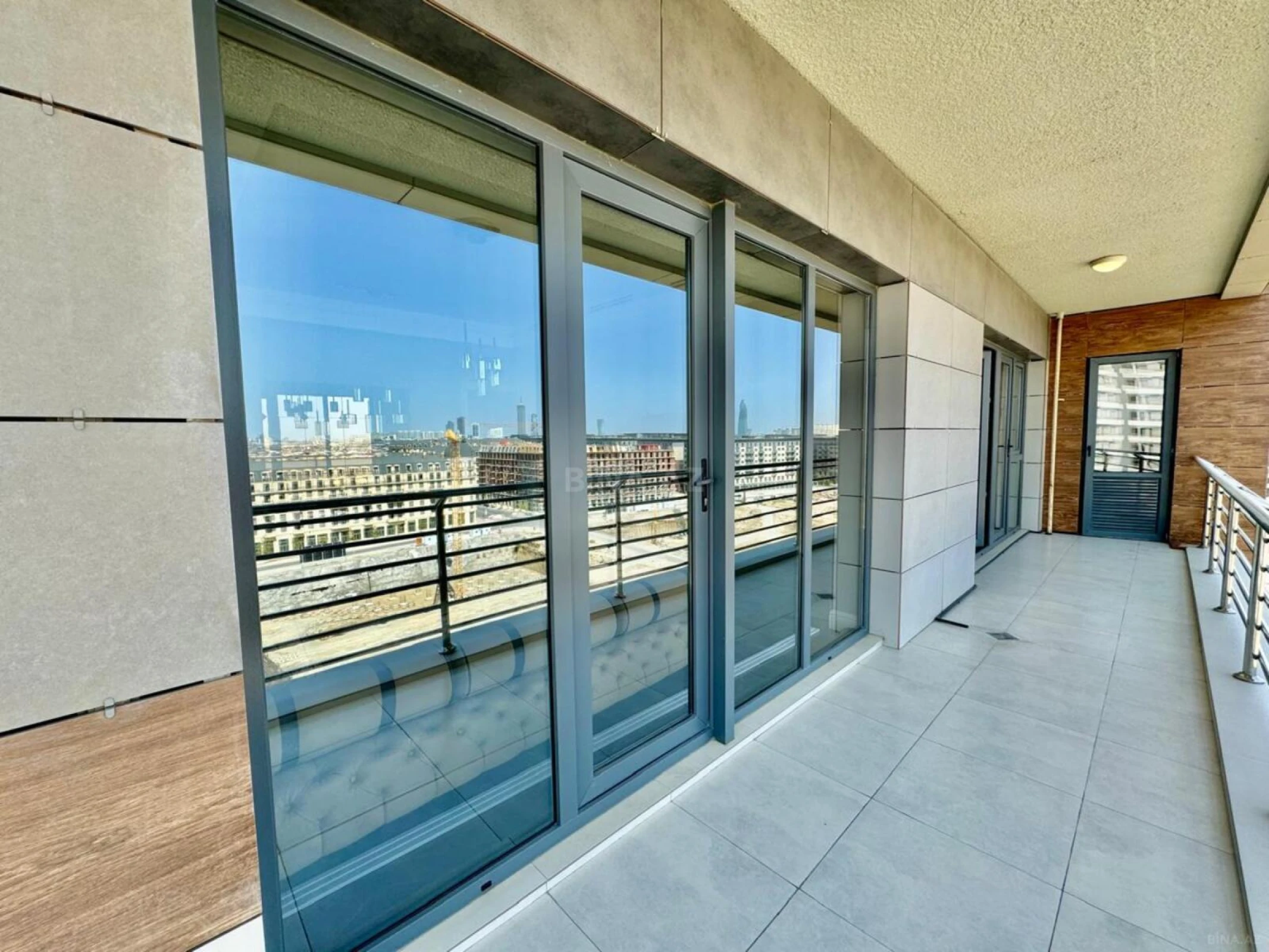 Satılır 3 otaqlı mənzil 120 m²