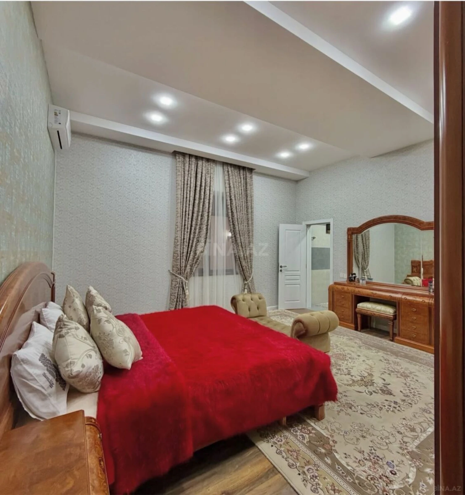 Satılır 4 otaqlı həyət evi 180 m²
