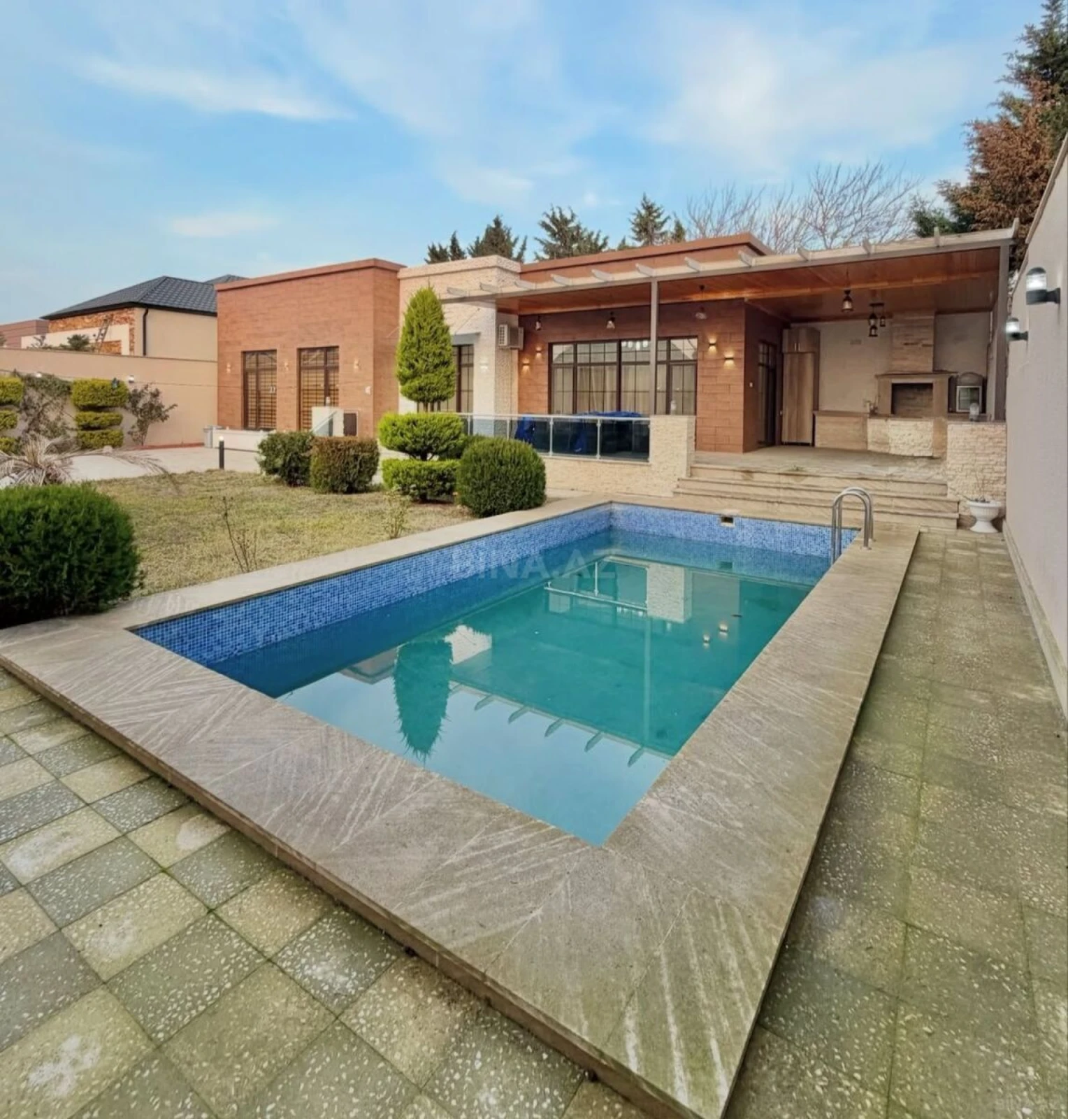 Satılır 4 otaqlı həyət evi 180 m²