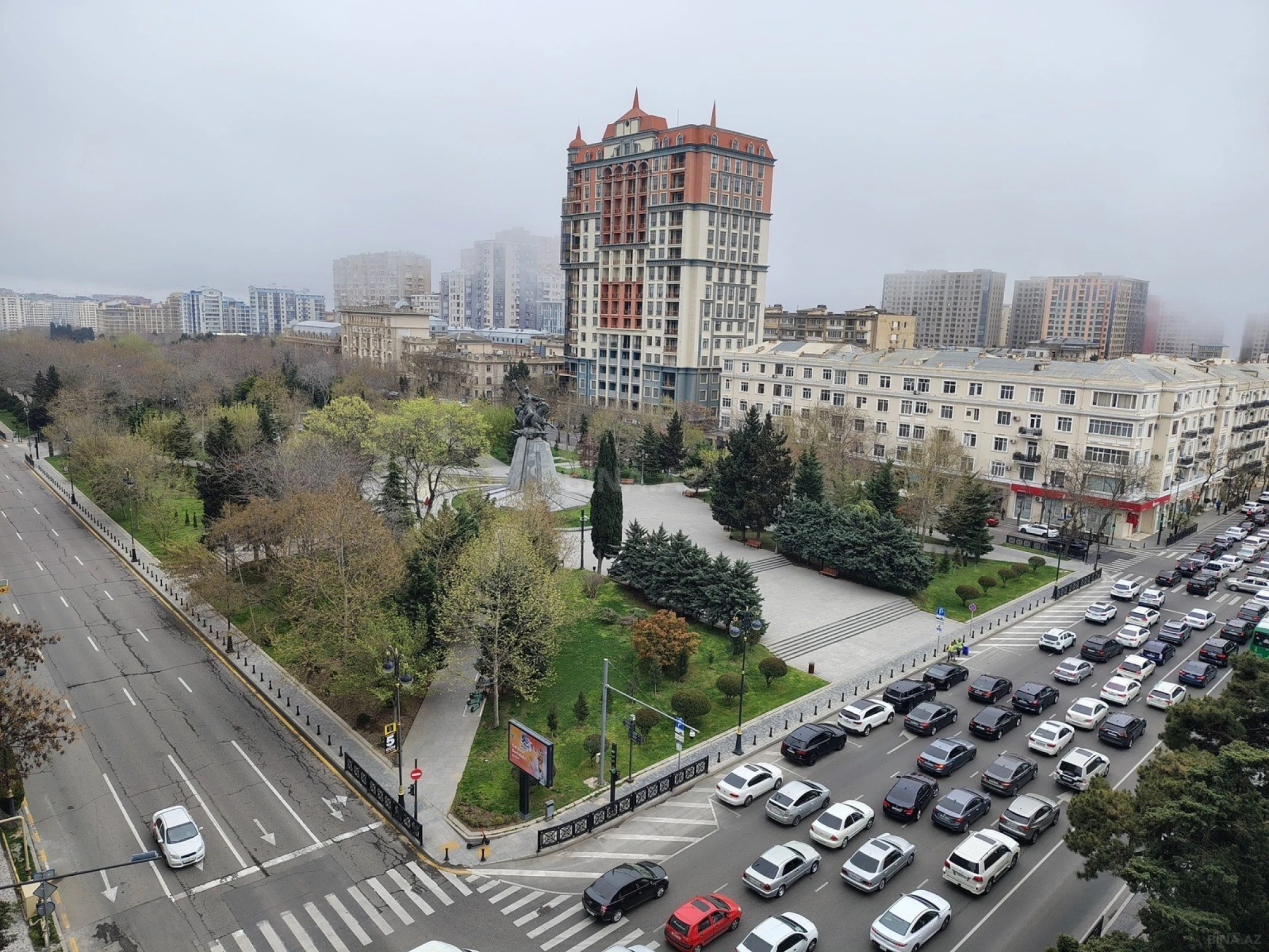 Satılır 3 otaqlı mənzil 105 m²