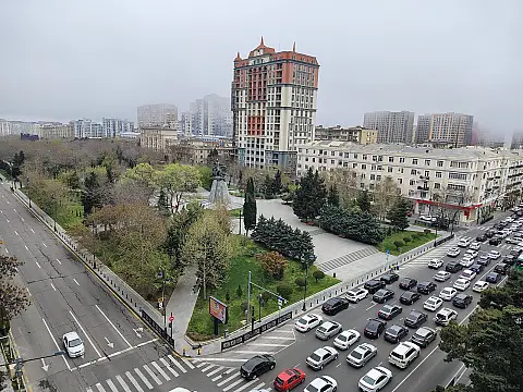 Satılır 3 otaqlı mənzil 105 m²