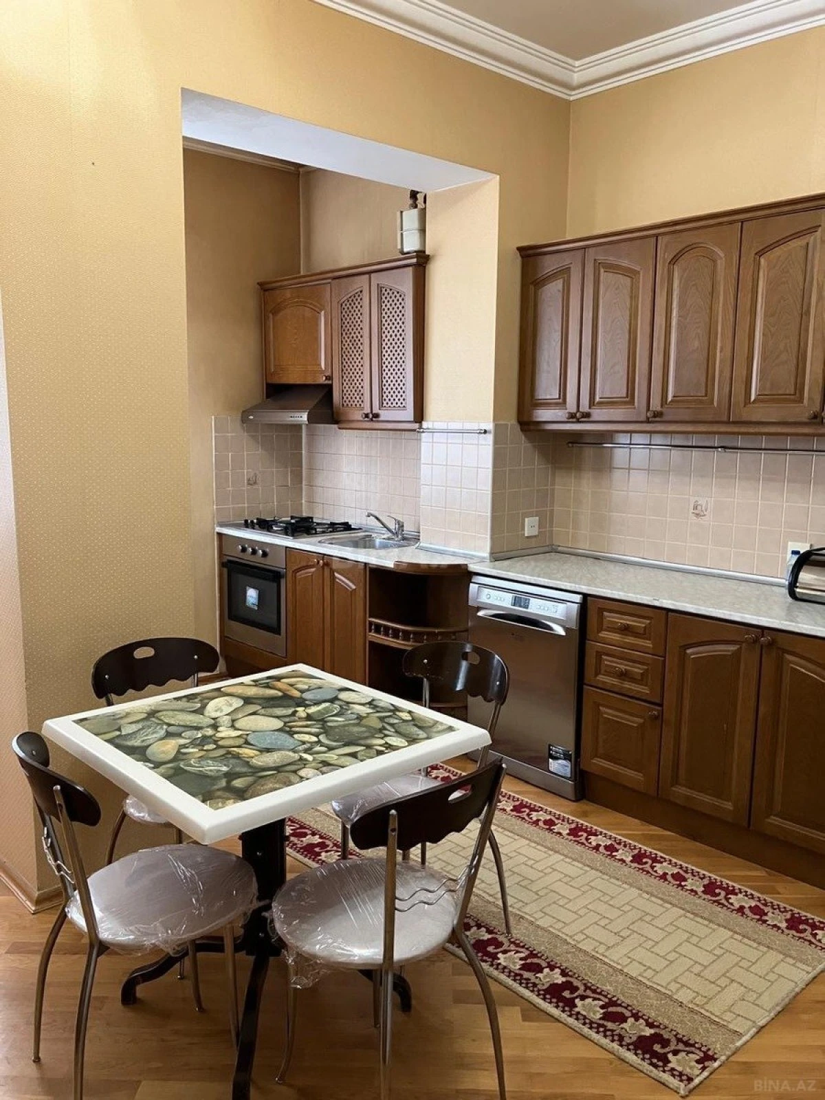 Kirayə verilir 2 otaqlı mənzil 75 m²