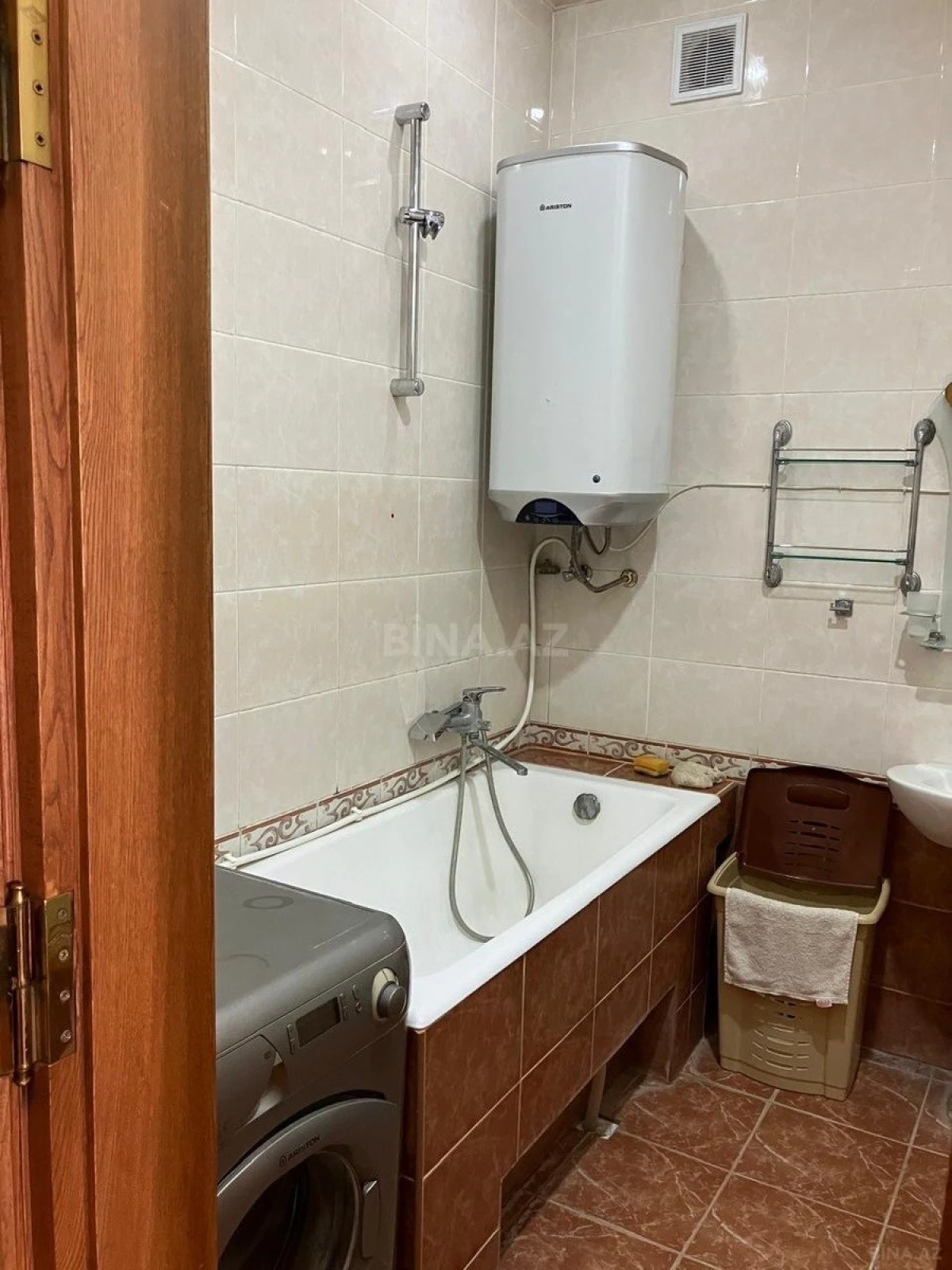 Kirayə verilir 2 otaqlı mənzil 75 m²