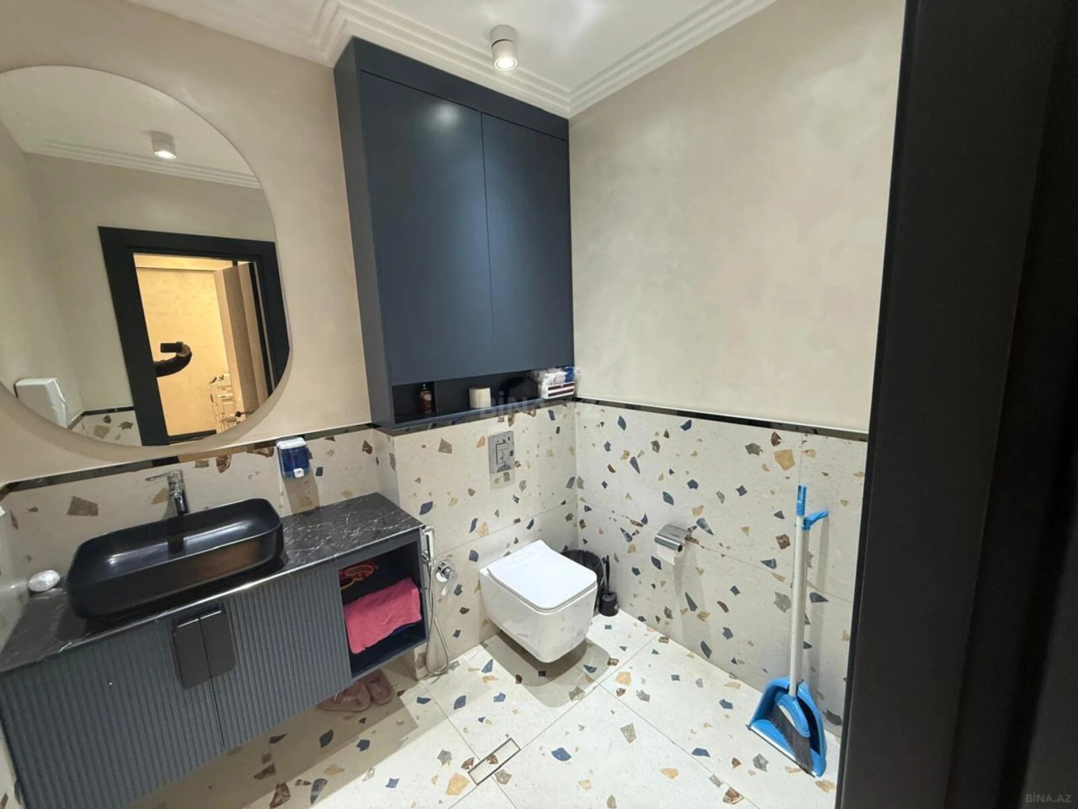 Satılır 4 otaqlı mənzil 231 m²