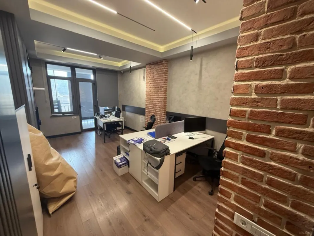 Satılır 4 otaqlı mənzil 231 m²