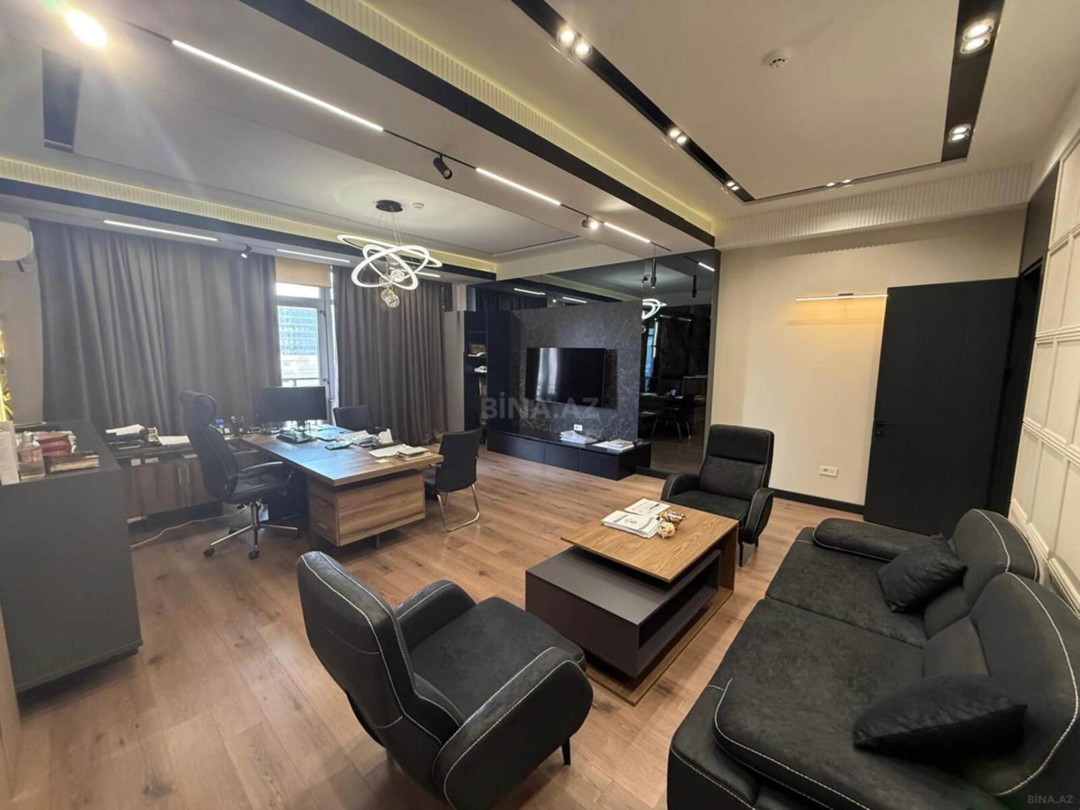 Satılır 4 otaqlı mənzil 231 m²