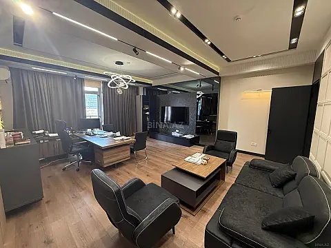 Satılır 4 otaqlı mənzil 231 m²