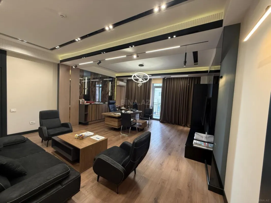 Satılır 4 otaqlı mənzil 231 m²