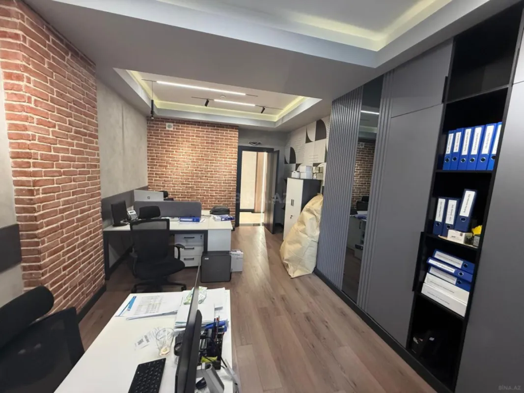 Satılır 4 otaqlı mənzil 231 m²