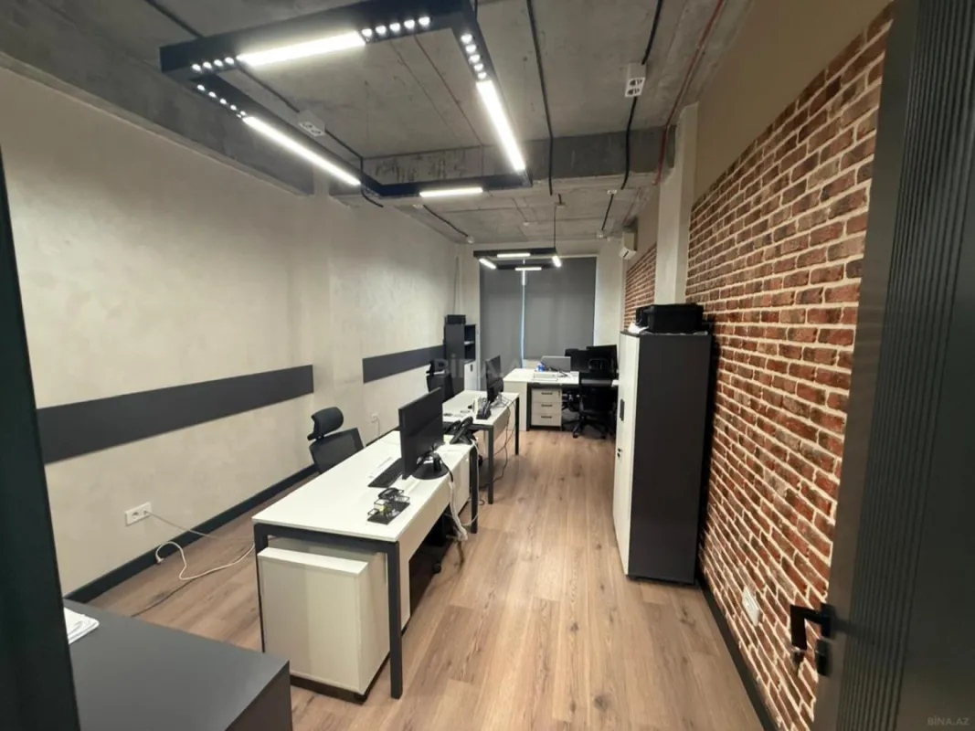 Satılır 4 otaqlı mənzil 231 m²