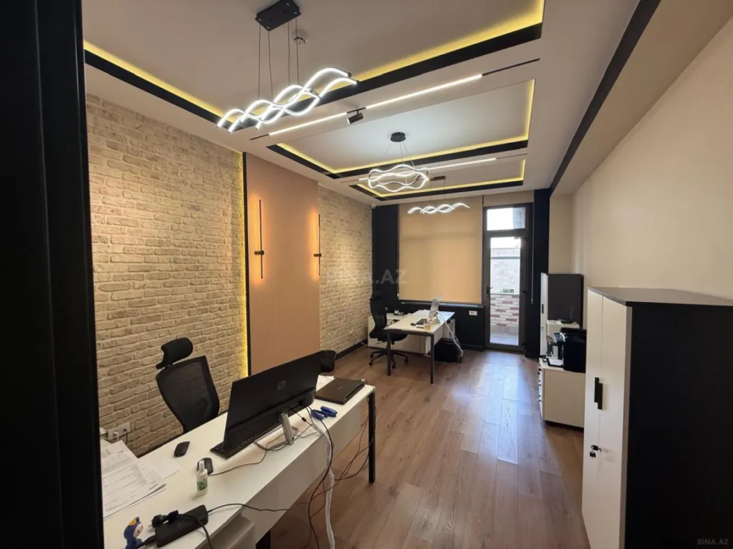Satılır 4 otaqlı mənzil 231 m²