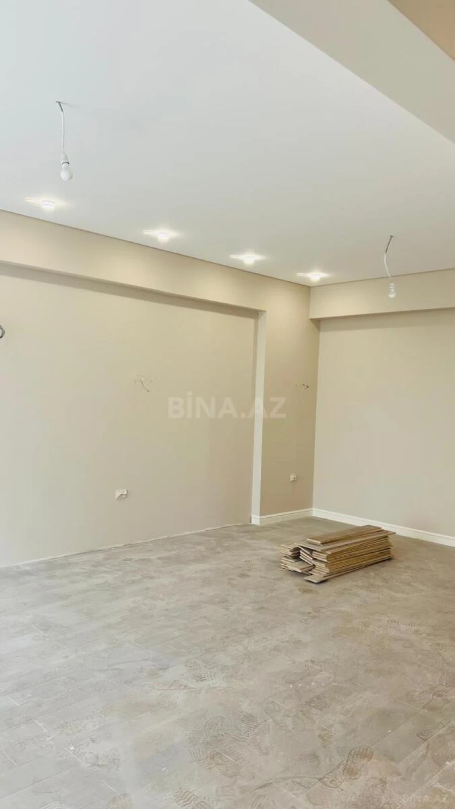 Satılır 4 otaqlı mənzil 130 m²