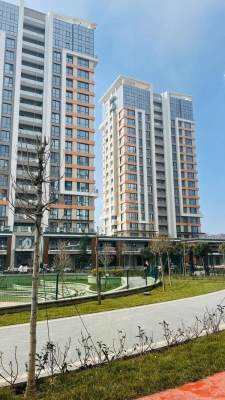 Satılır 4 otaqlı mənzil 130 m²