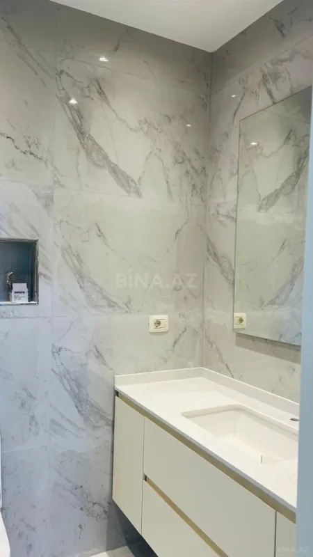 Satılır 4 otaqlı mənzil 130 m²