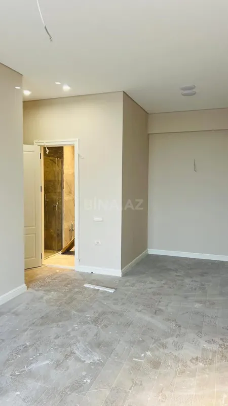 Satılır 4 otaqlı mənzil 130 m²