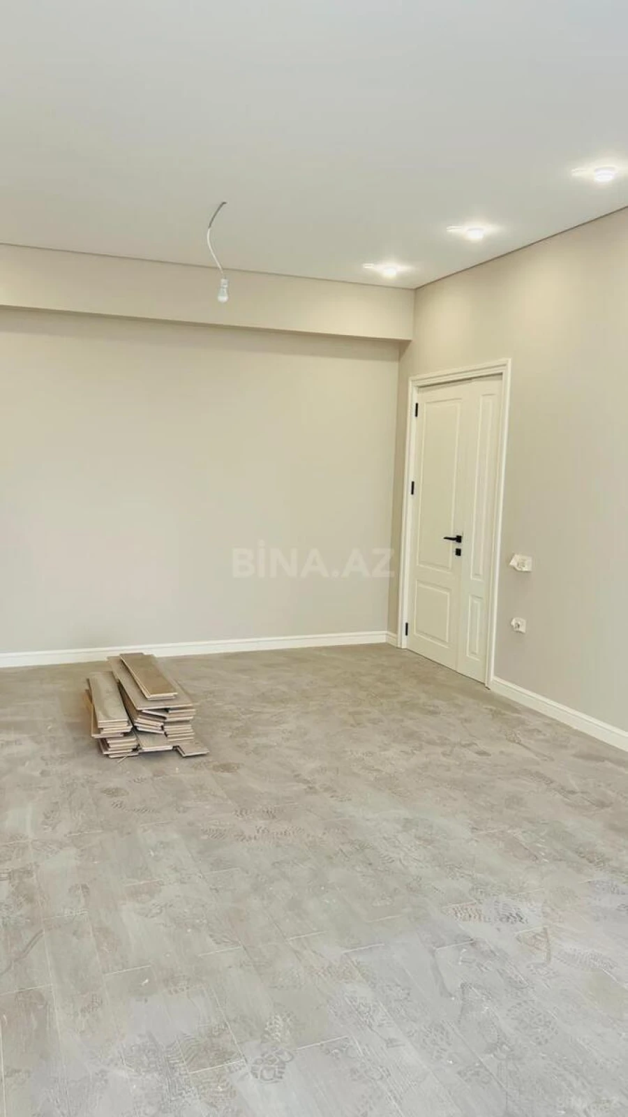 Satılır 4 otaqlı mənzil 130 m²