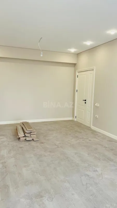 Satılır 4 otaqlı mənzil 130 m²