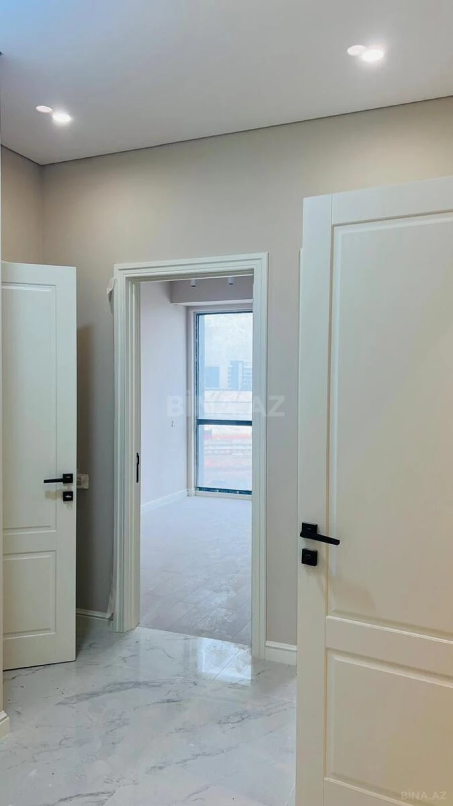 Satılır 4 otaqlı mənzil 130 m²