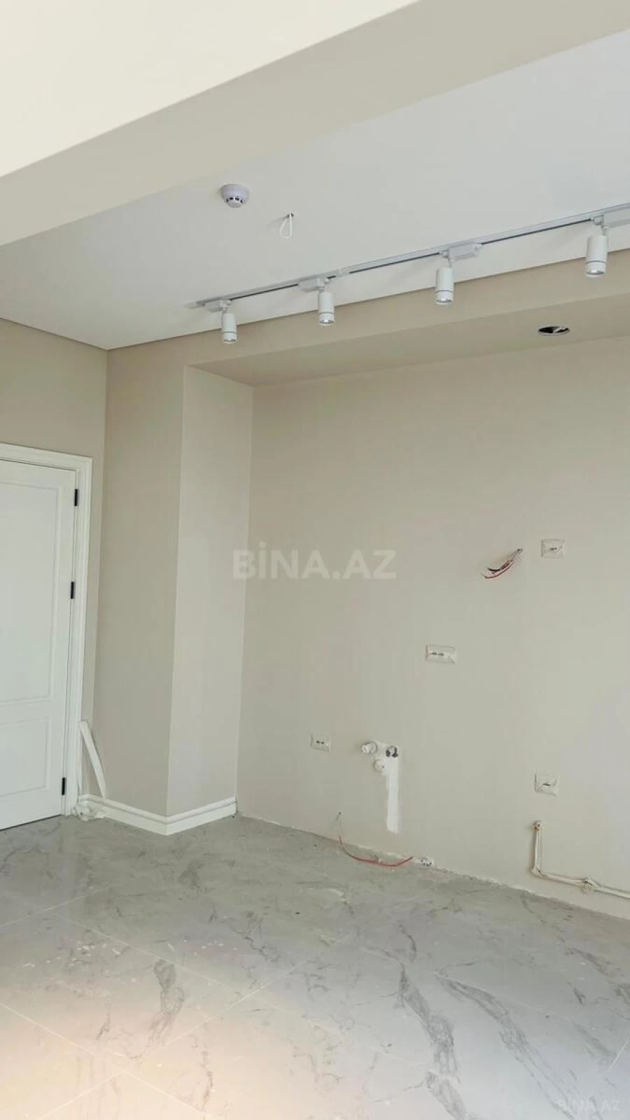 Satılır 4 otaqlı mənzil 130 m²