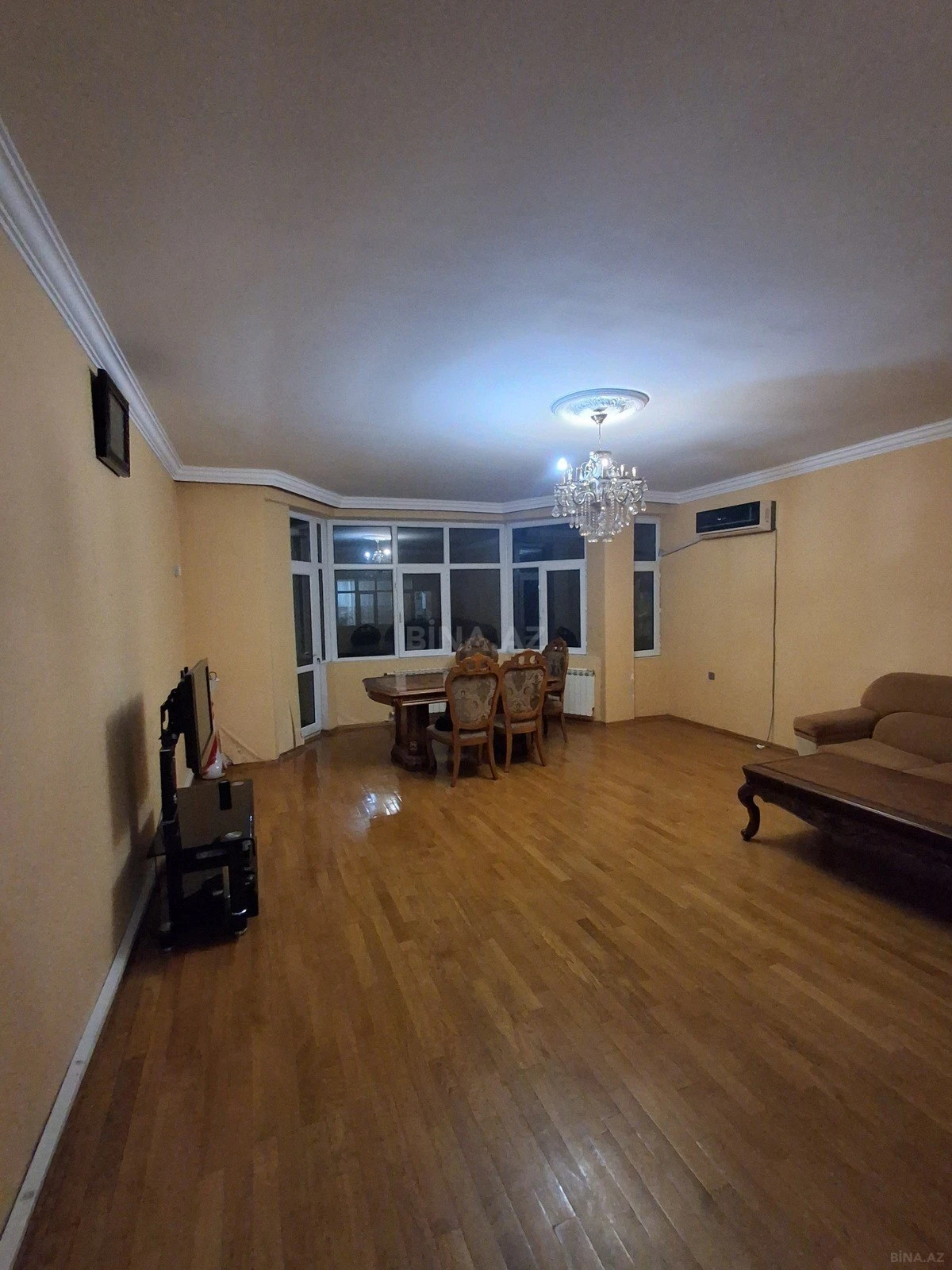 Satılır 3 otaqlı mənzil 140 m²