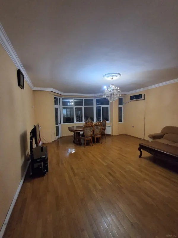 Satılır 3 otaqlı mənzil 140 m²