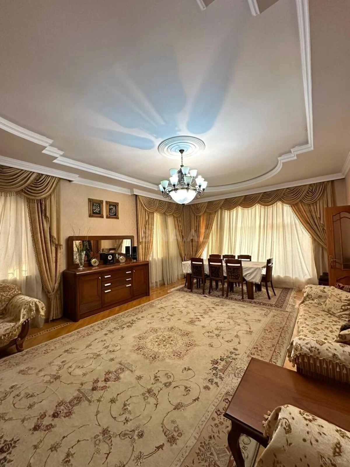 Kirayə verilir 8 otaqlı həyət evi 305 m²