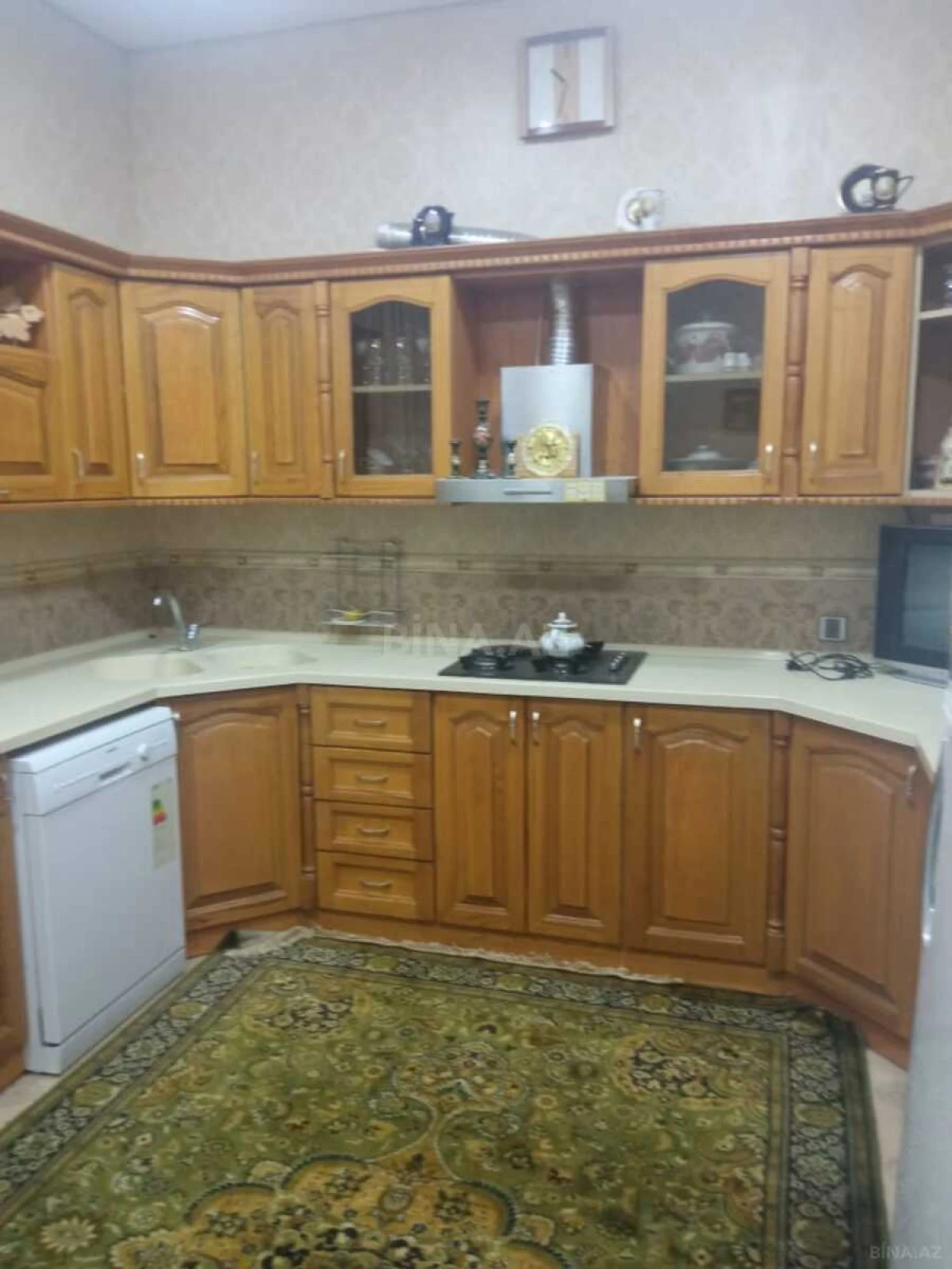 Kirayə verilir 8 otaqlı həyət evi 305 m²