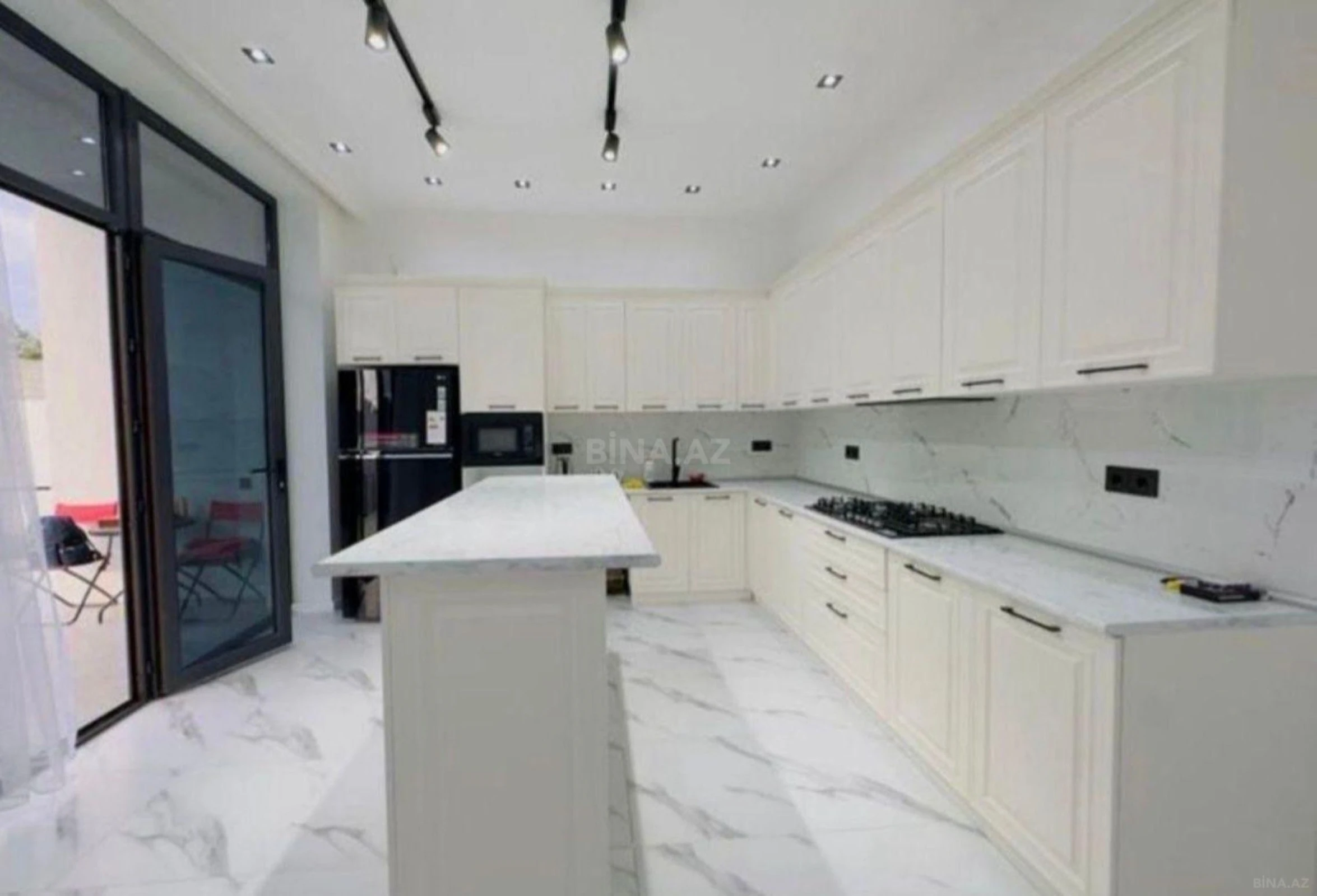 Kirayə verilir 5 otaqlı həyət evi 380 m²
