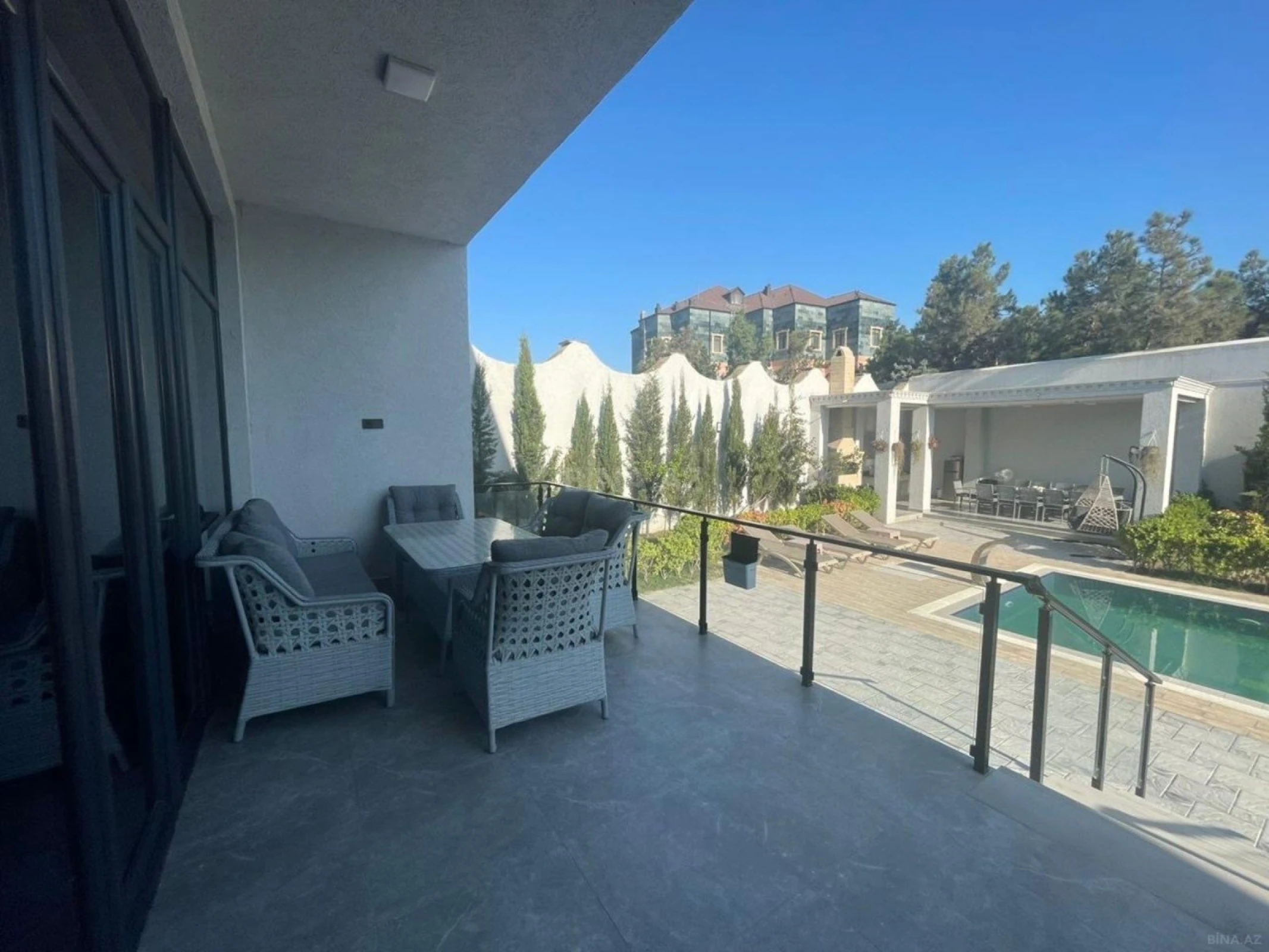 Kirayə verilir 5 otaqlı həyət evi 380 m²