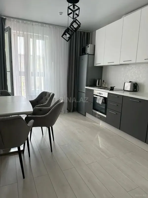 Kirayə verilir 3 otaqlı mənzil 120 m²