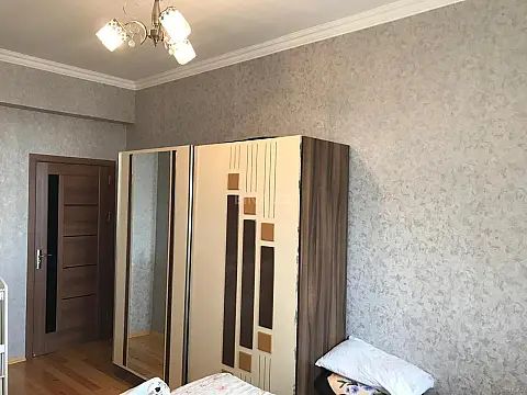 Satılır 2 otaqlı mənzil 74 m²