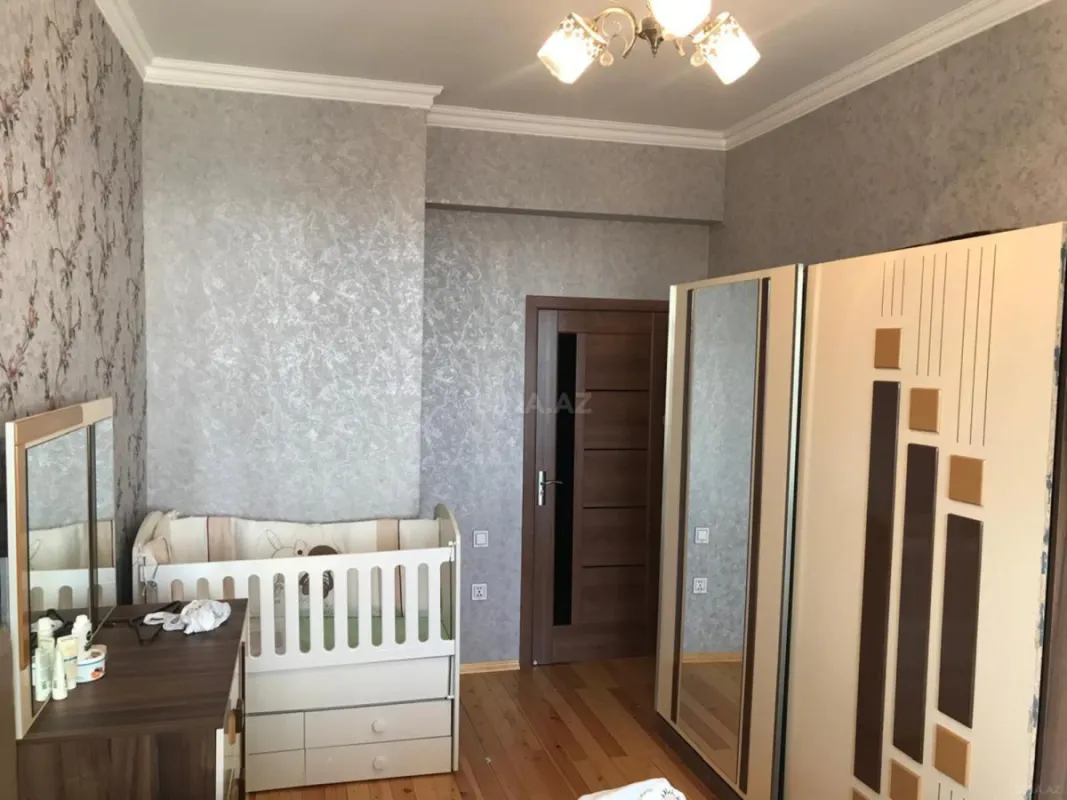 Satılır 2 otaqlı mənzil 74 m²