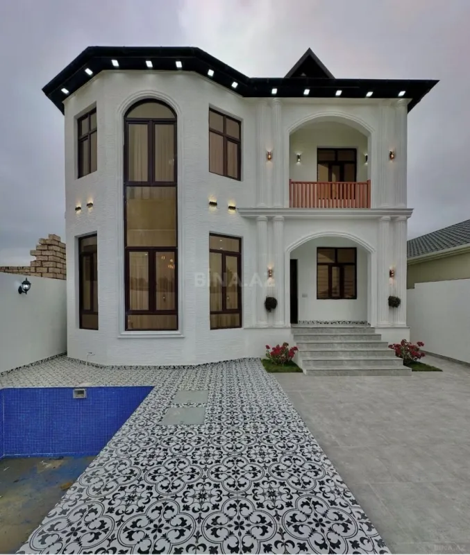 Satılır 5 otaqlı həyət evi 220 m²