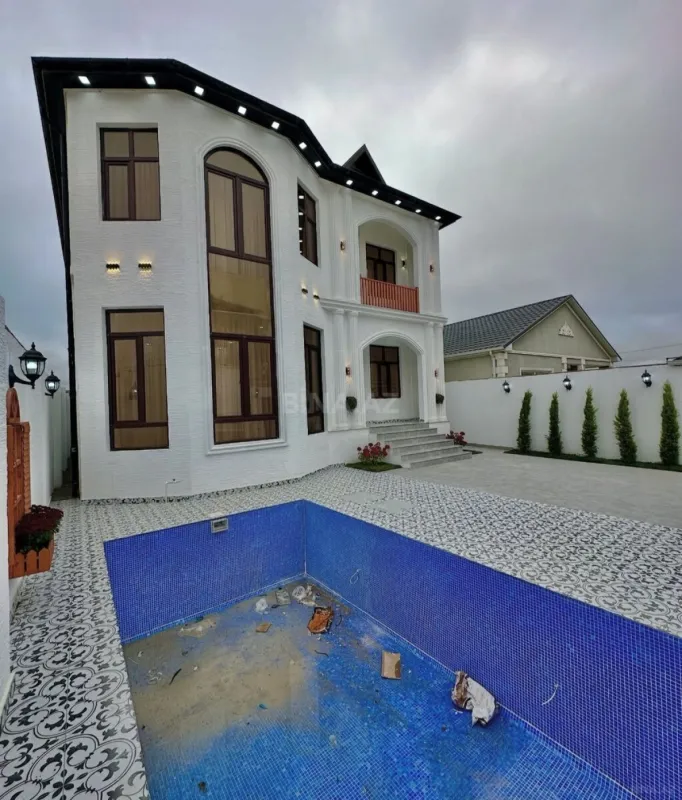 Satılır 5 otaqlı həyət evi 220 m²