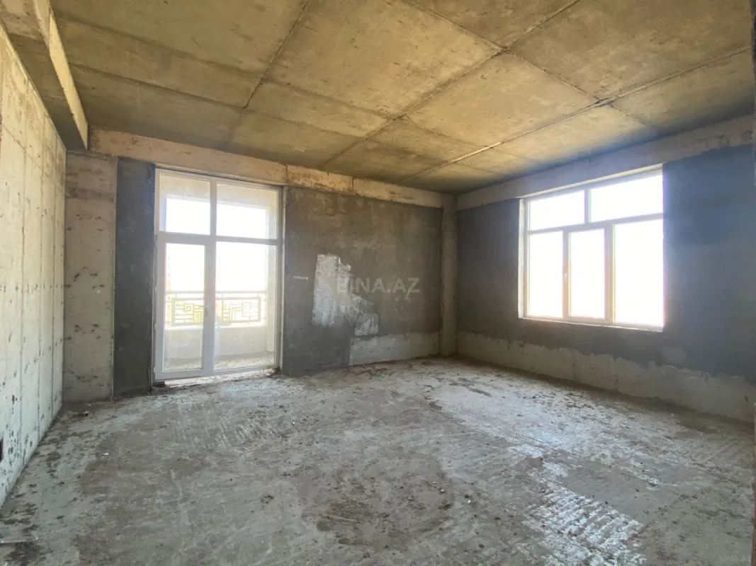 Satılır 4 otaqlı mənzil 234 m²