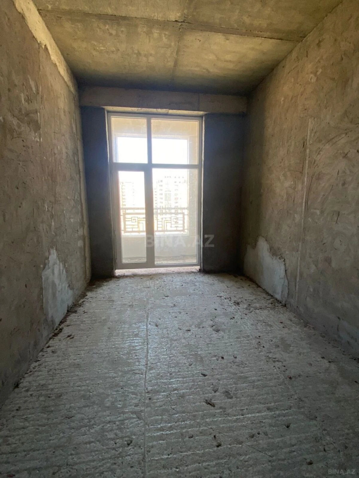 Satılır 4 otaqlı mənzil 234 m²