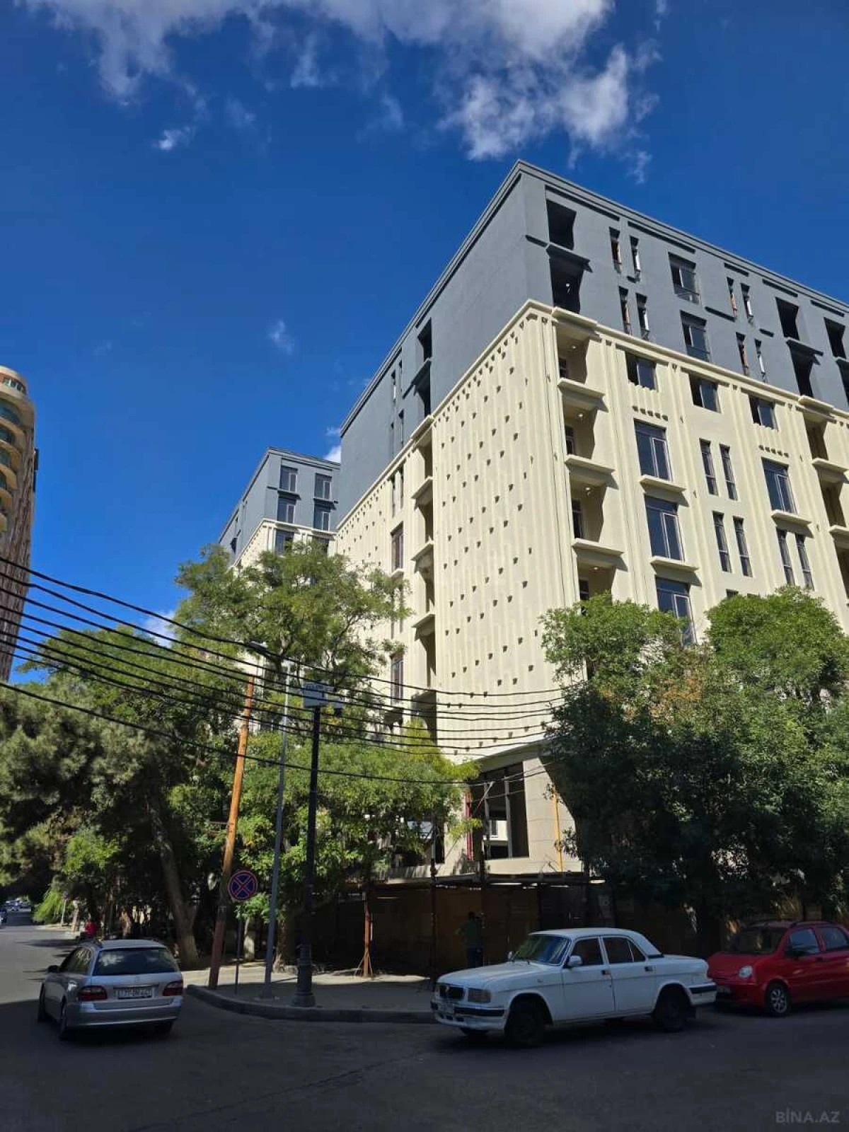 Satılır 4 otaqlı mənzil 234 m²