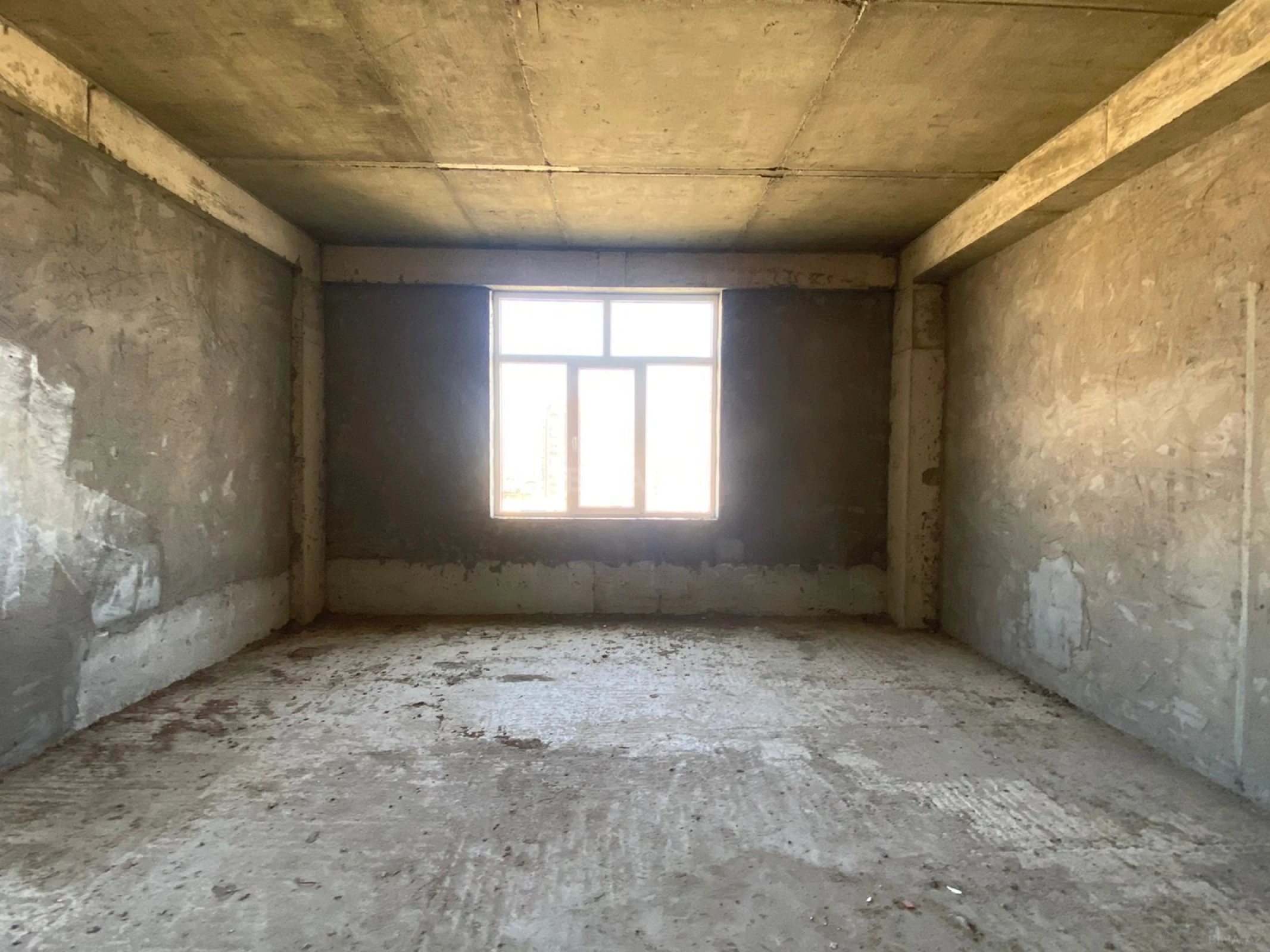 Satılır 4 otaqlı mənzil 234 m²