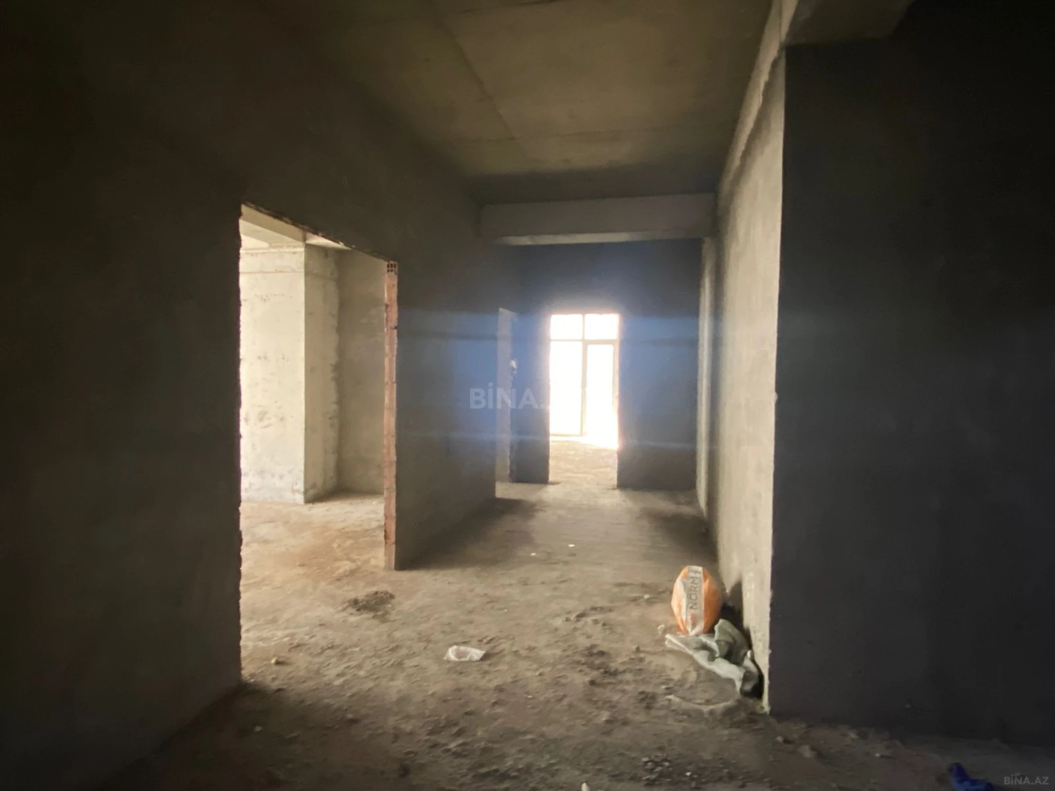 Satılır 4 otaqlı mənzil 234 m²