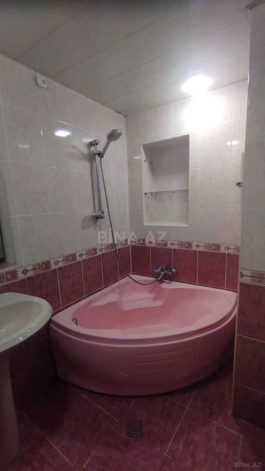 Satılır 2 otaqlı mənzil 65 m²