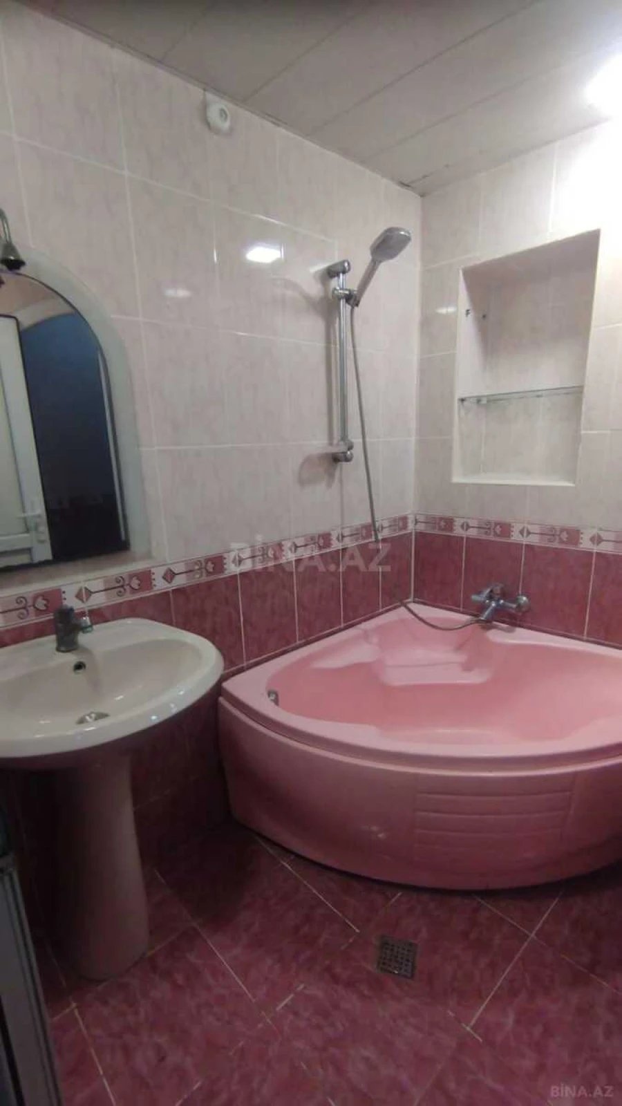 Satılır 2 otaqlı mənzil 65 m²