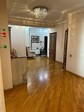 Satılır 4 otaqlı mənzil 218 m²