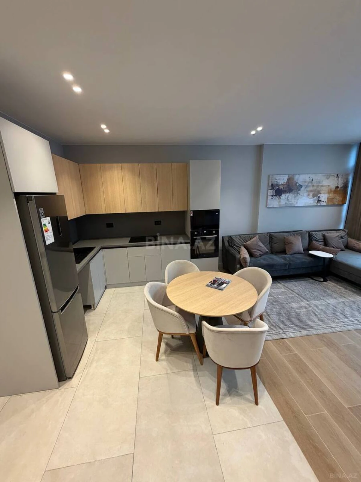 Kirayə verilir 2 otaqlı mənzil 80 m²